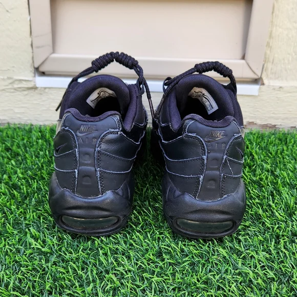 Nike Air Max 95 All Black Sneakers - Picture 4 of 6